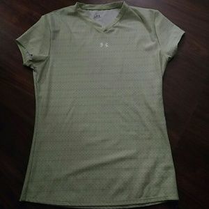 ✨Under armour tee✨